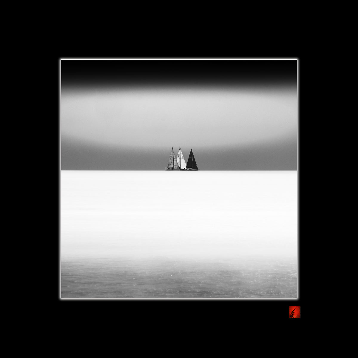 SAILS IN THE MIST | 霧の中の帆